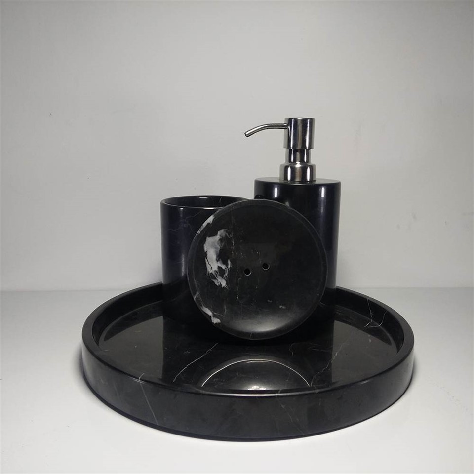 Mustast poleeritud marmorist vannitoatarvikute komplekt
